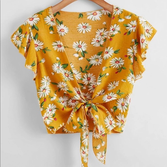 Tops - Daisy floral print tie front crop top